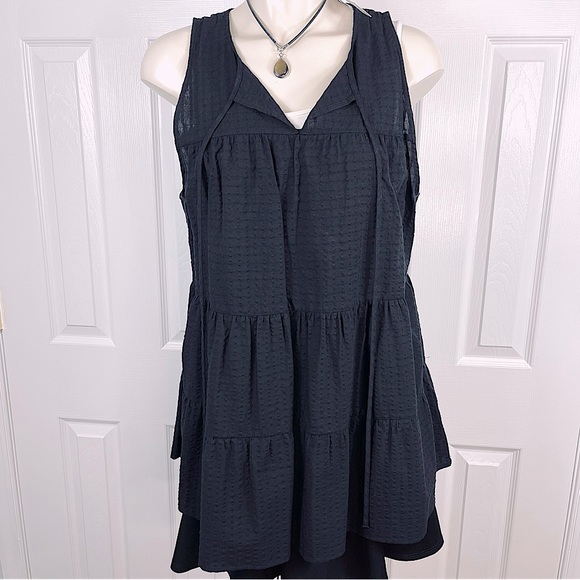 Topshop Tops - TOPSHOP tank top layered looking Flowy blouse SOLID BLACK V neck sleeveless 12